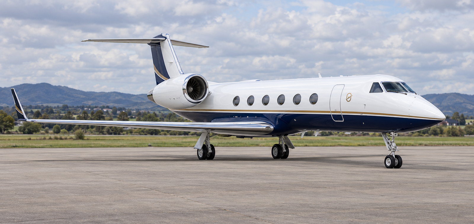 Gulfstream GIV-SP on an apron