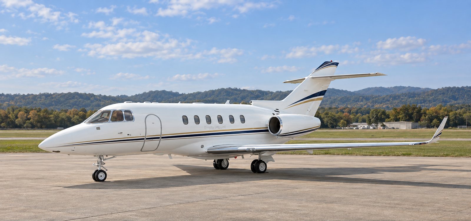Hawker 850XP midsize jet with winglets on the apron