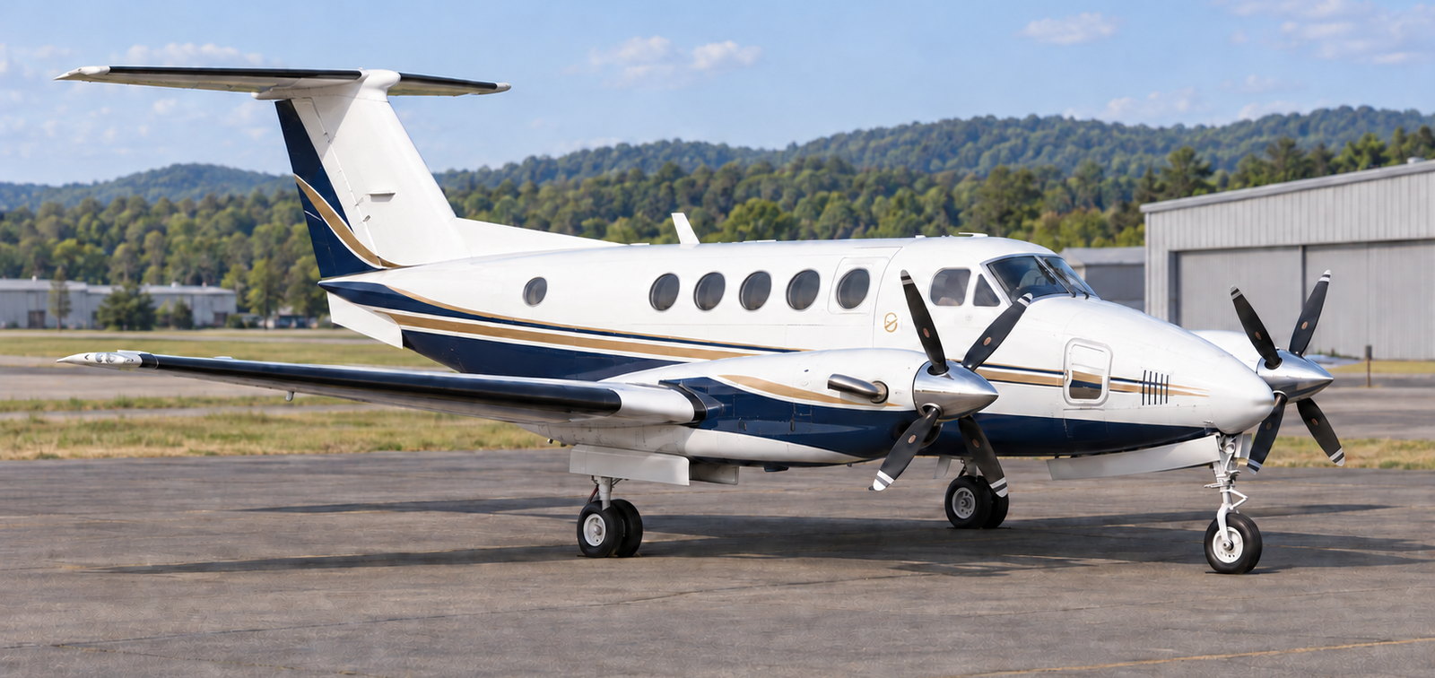 Beechcraft King Air 200 and B200 on an apron