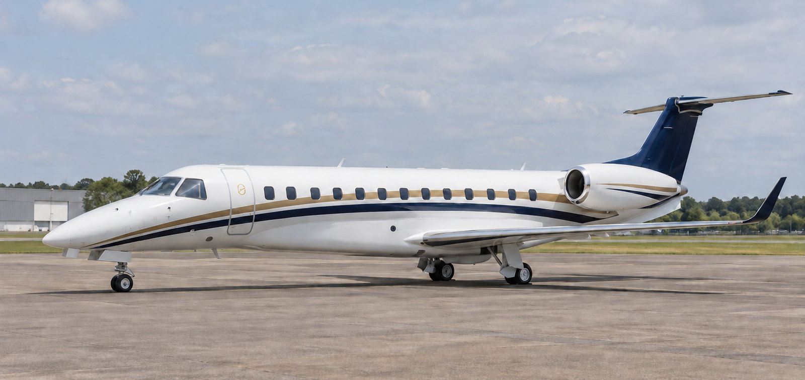 Embraer Legacy 600 on an apron, the long fuselage of a regional jet
