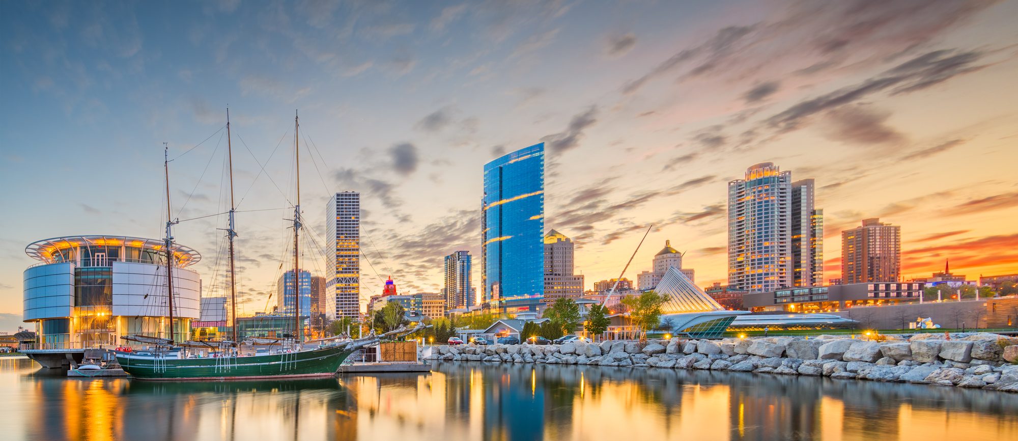 The Milwaukee lakefront at sunset, the Art Museum and Discovery World on the harbour