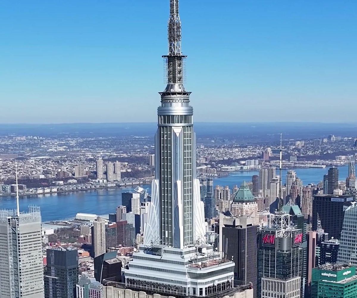 The top of the Empire State Building seen from the air, the Hudson River and New Jersey behind